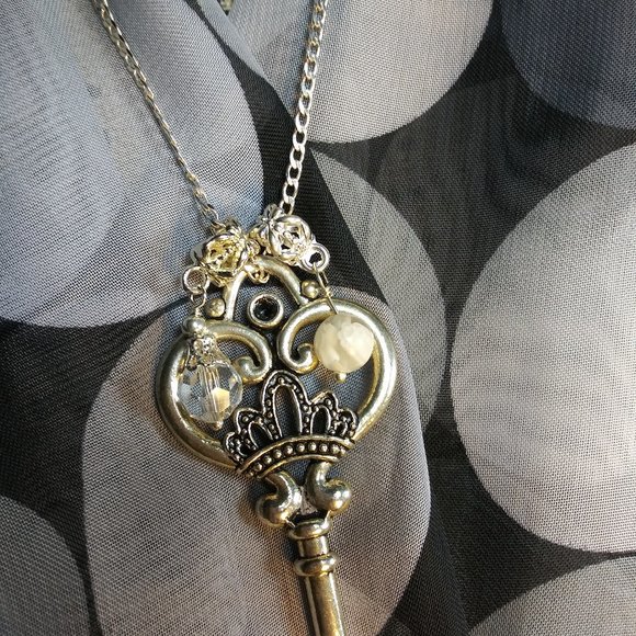 335 jeaniemade Crown Key Necklace - Picture 3 of 3